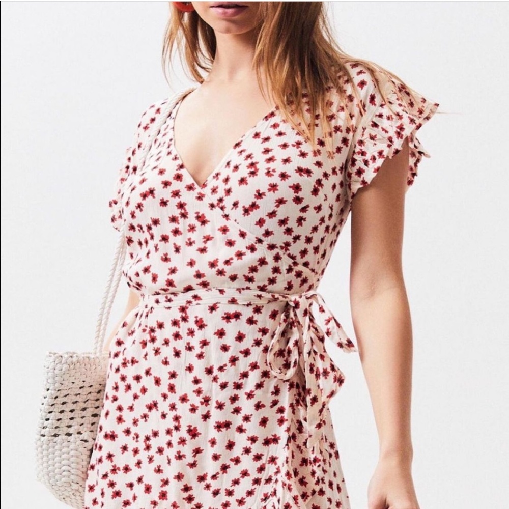 LAST CHANCE B4 DONATING: Billabong Wrap and Roll Dress: Worn once
Size S